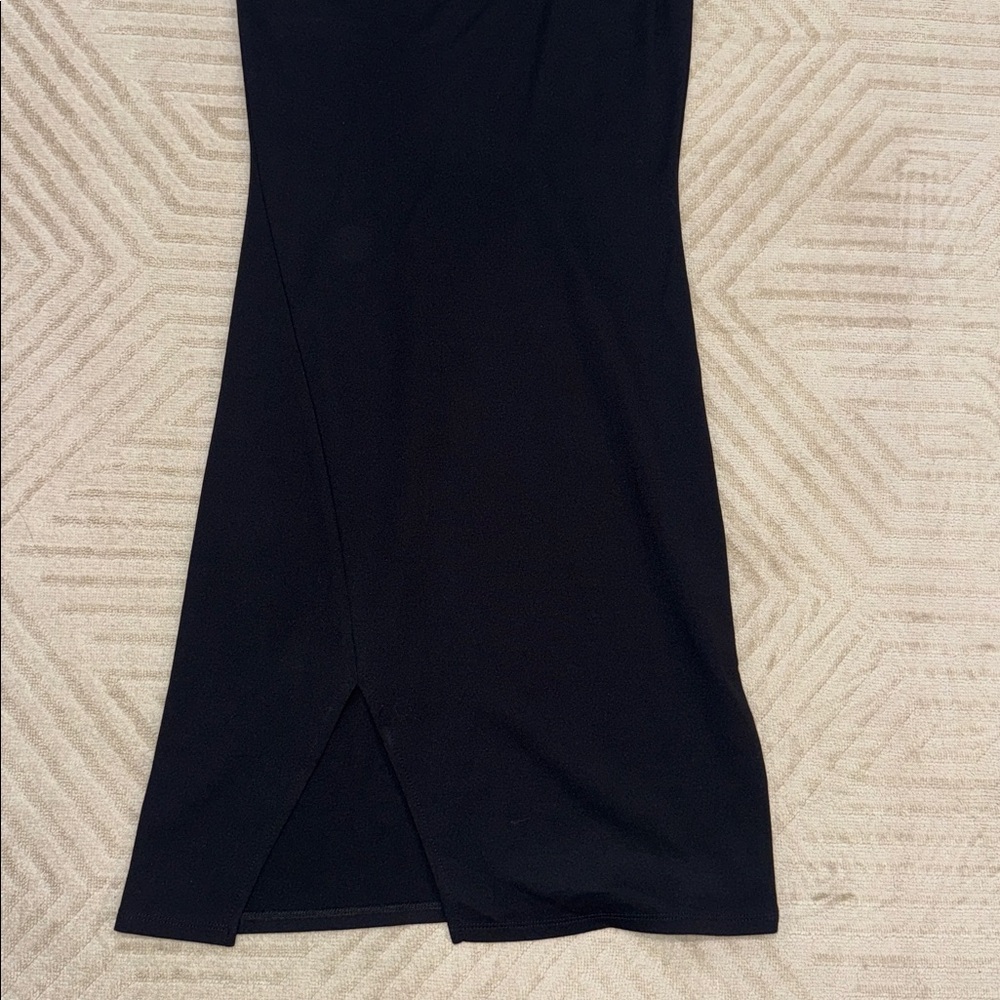 Forever 21 Elegant Black One-Shoulder Bodycon Dress
worn once
size s - Picture 5 of 5
